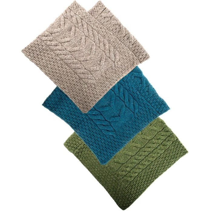 Walker and Hawkes – Kids’ Supersoft Merino Wool Cotebrook Poncho  100% Merinó gyapjúból készült, puha és meleg gyermek poncsó - Image 5