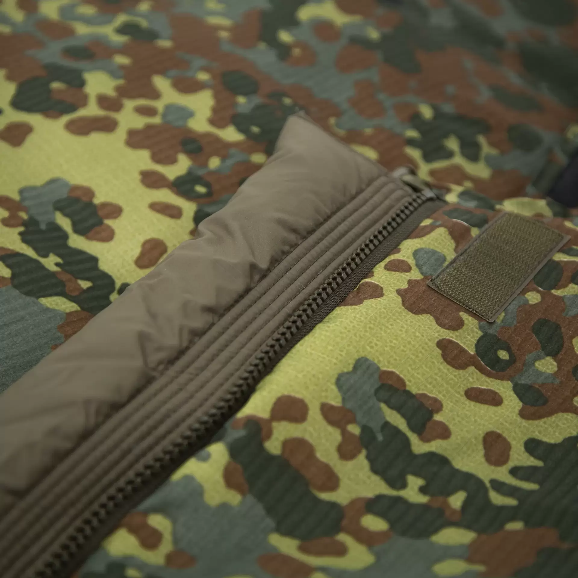 Carinthia Defence 4 háromévszakos G-LOFT hálózsák – 5 színű Flecktarn – gyári termékfotó 21