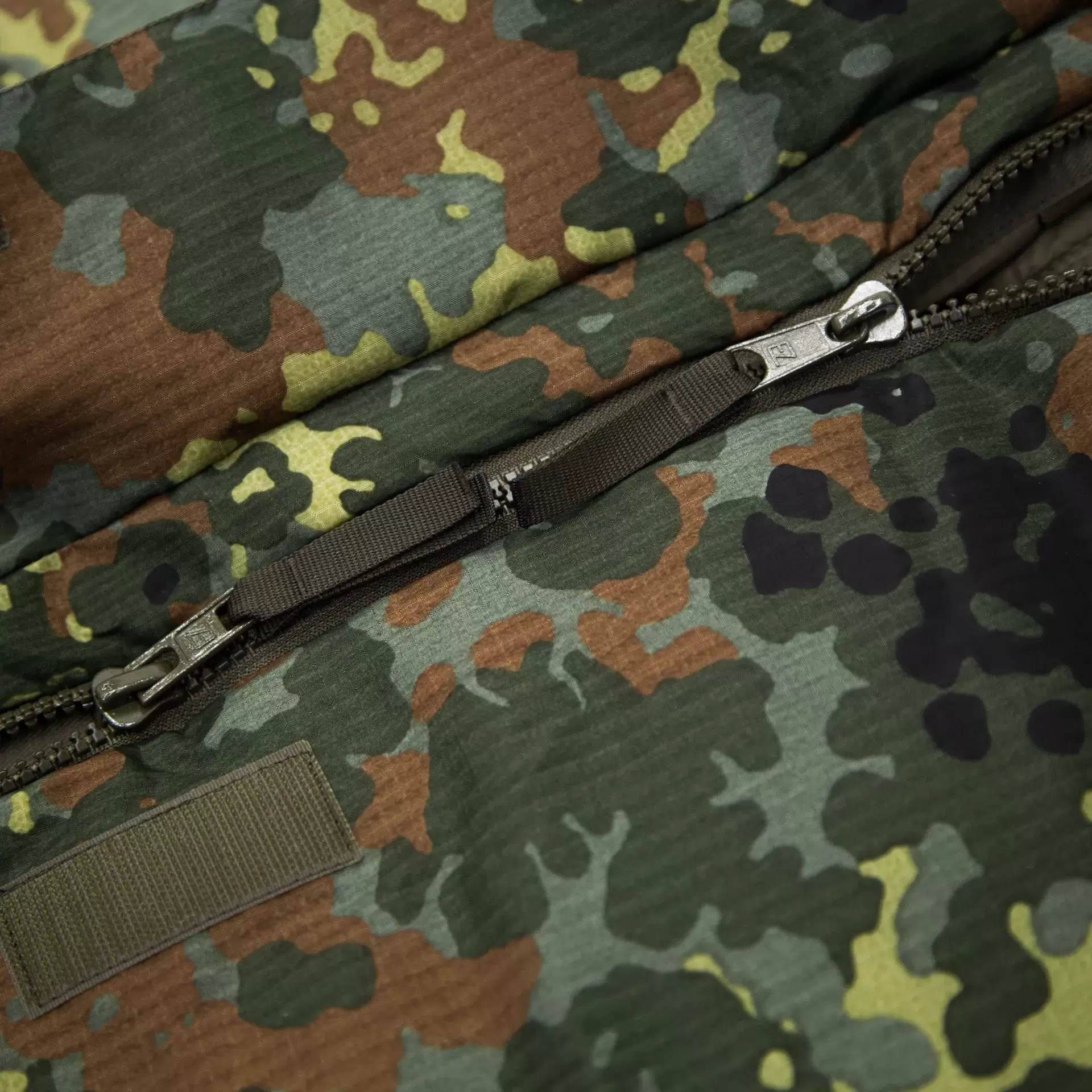 Carinthia Defence 4 háromévszakos G-LOFT hálózsák – 5 színű Flecktarn – gyári termékfotó 20