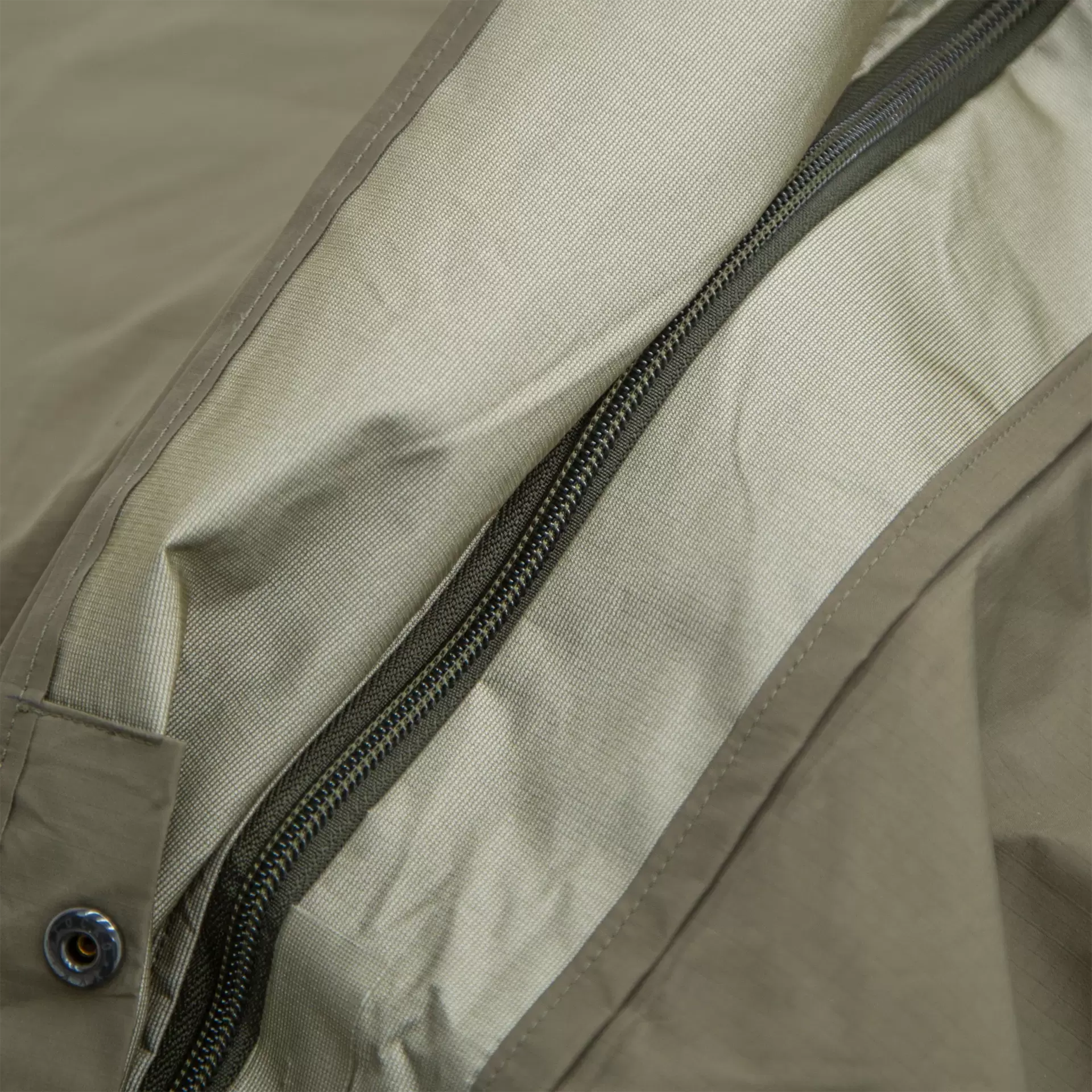 Carinthia Micro Tent Plus egyszemélyes GORE-TEX® bivaksátor – Olíva – gyári termékfotó 3