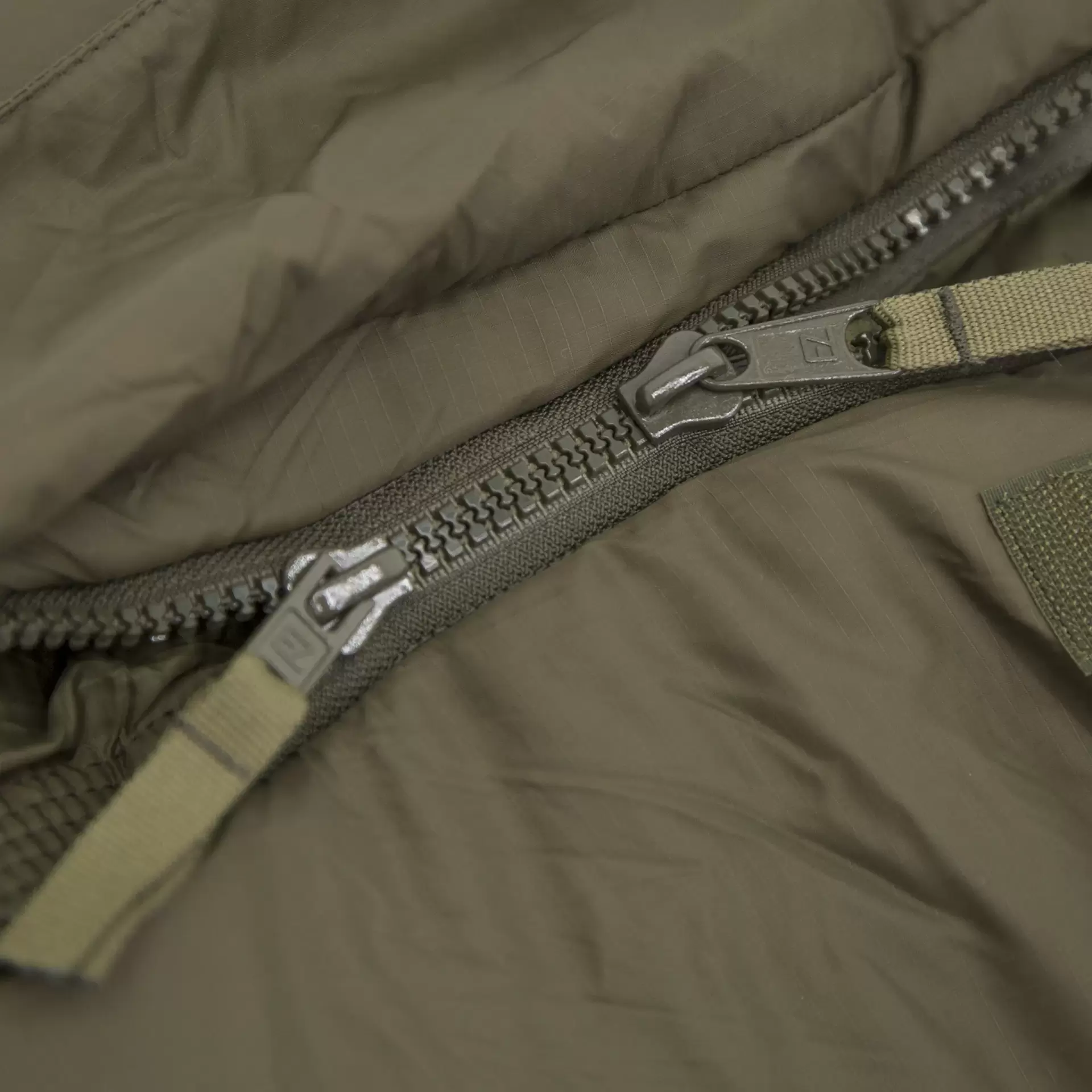 Carinthia Defence 6 téli G-LOFT hálózsák – Olíva – gyári termékfotó 7