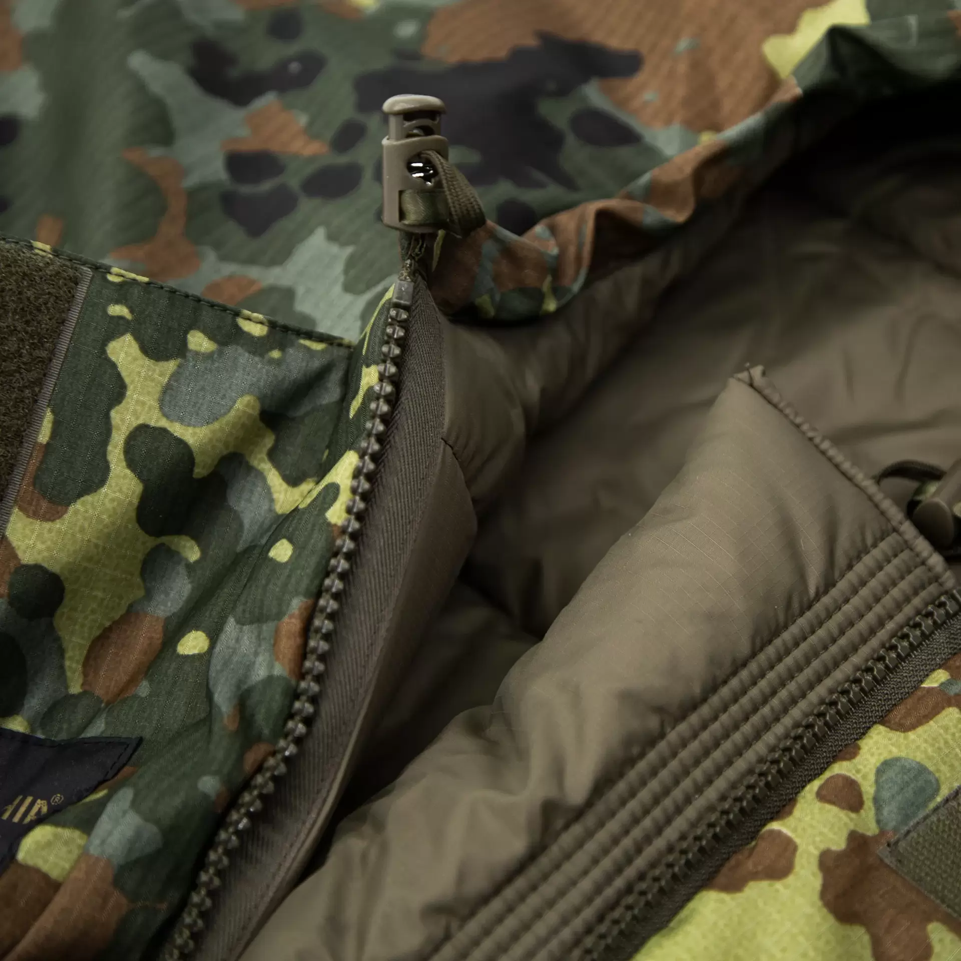 Carinthia Defence 4 háromévszakos G-LOFT hálózsák – 5 színű Flecktarn – gyári termékfotó 19