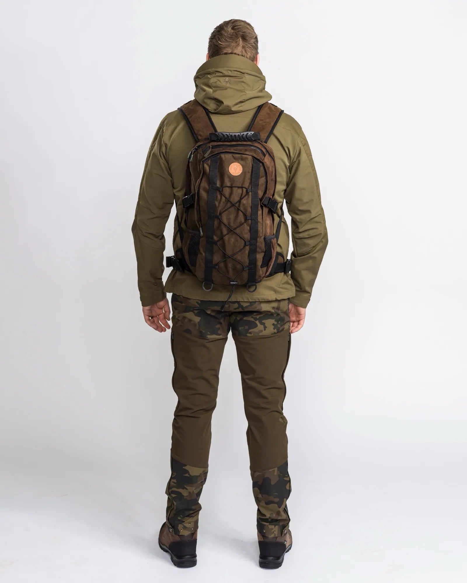 Pinewood® 22L Outdoor Backpack – Suede Brown (241) – 5498