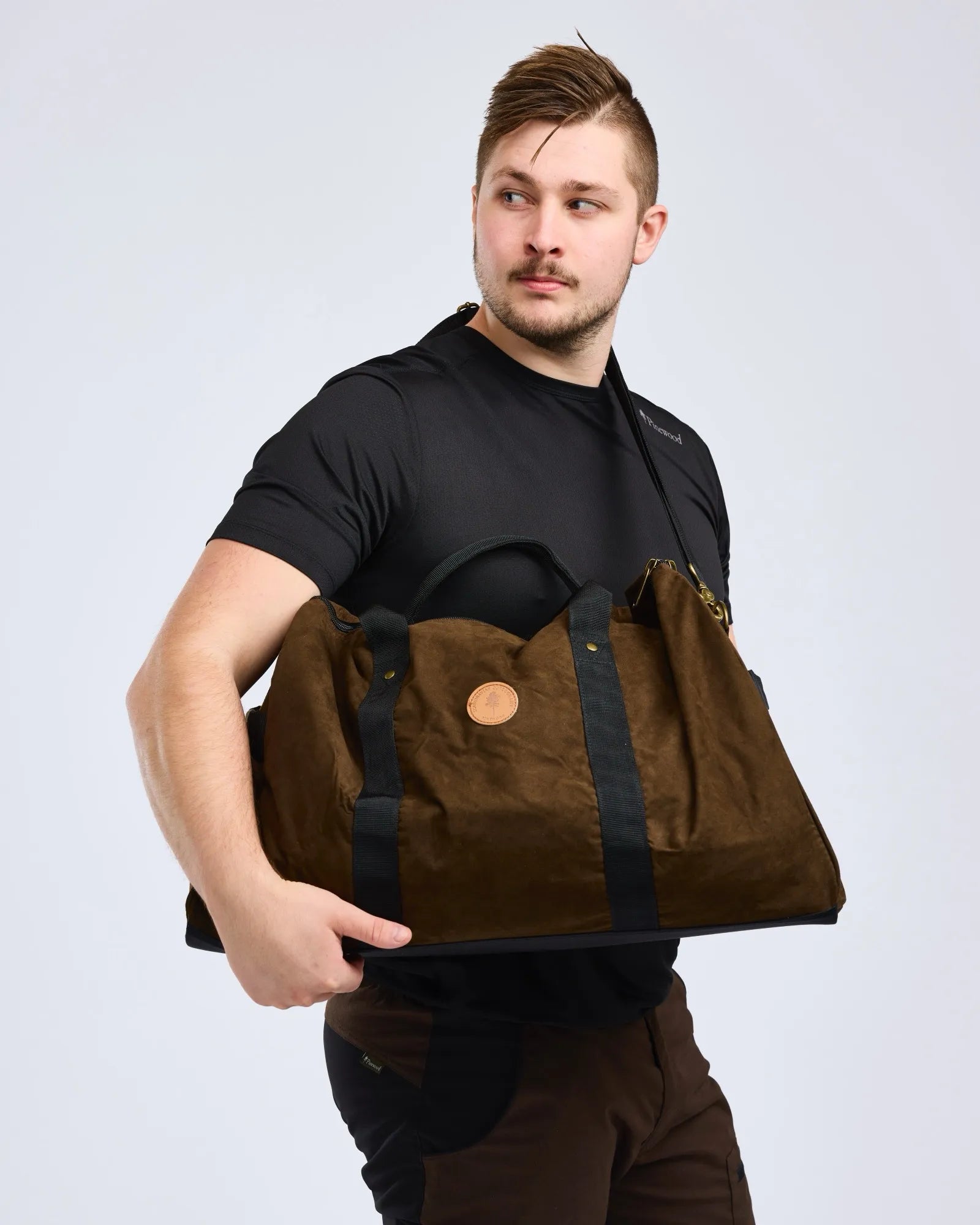 Pinewood® Prestwick Exclusive Weekend Bag – Suedebrown/Black (246) – 1907
